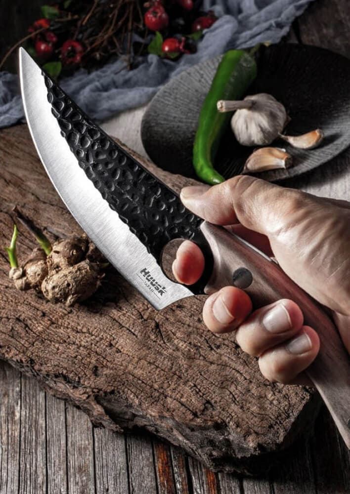 Huusk knife in hand
