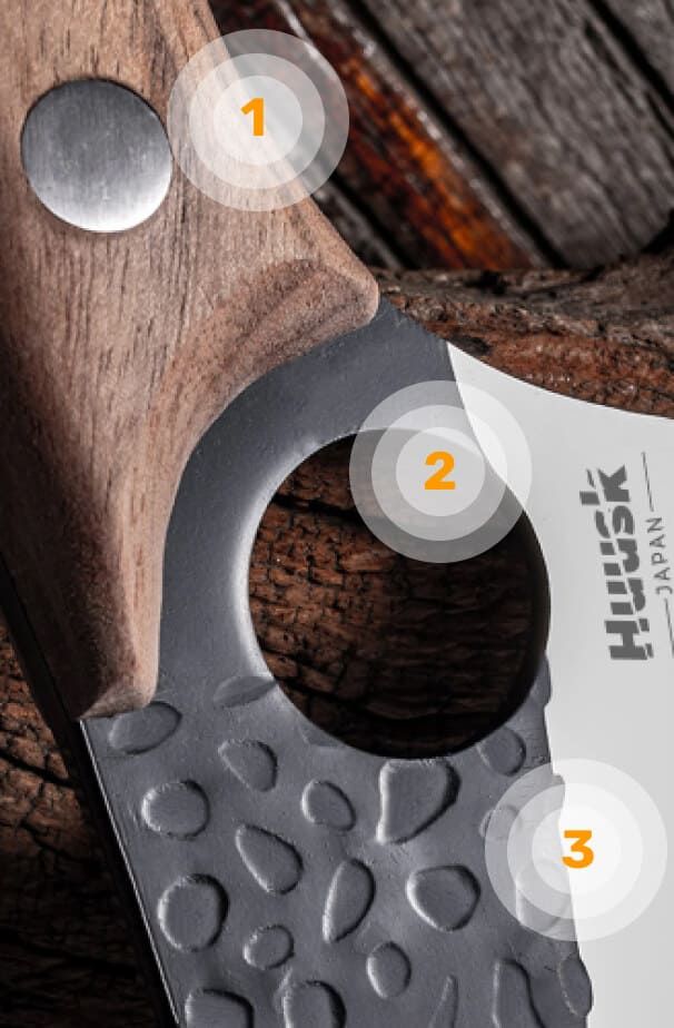 Huusk knife's perfect grip