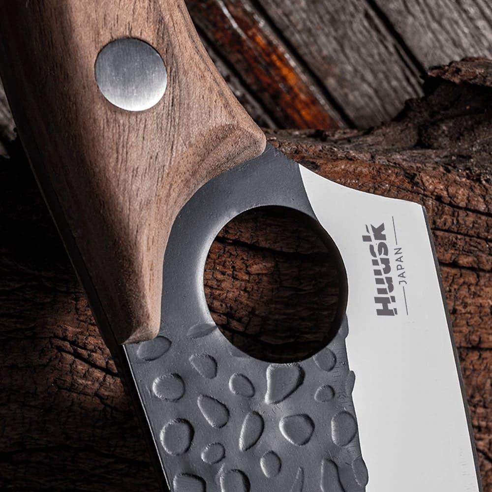 Huusk knife's perfect grip